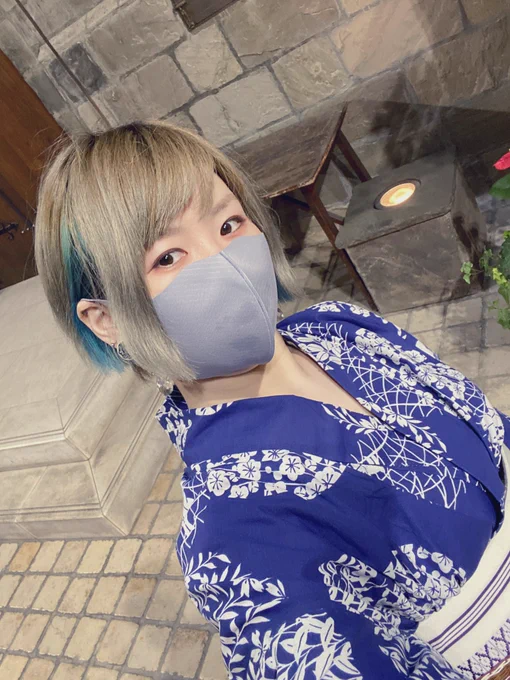 昔和服なのに髪染めてる奴嫌いって言われたことあるんだけど(黒髪でナチュラルメイクじゃないと駄目らしい)ハイトーンに和服楽しいけどな 