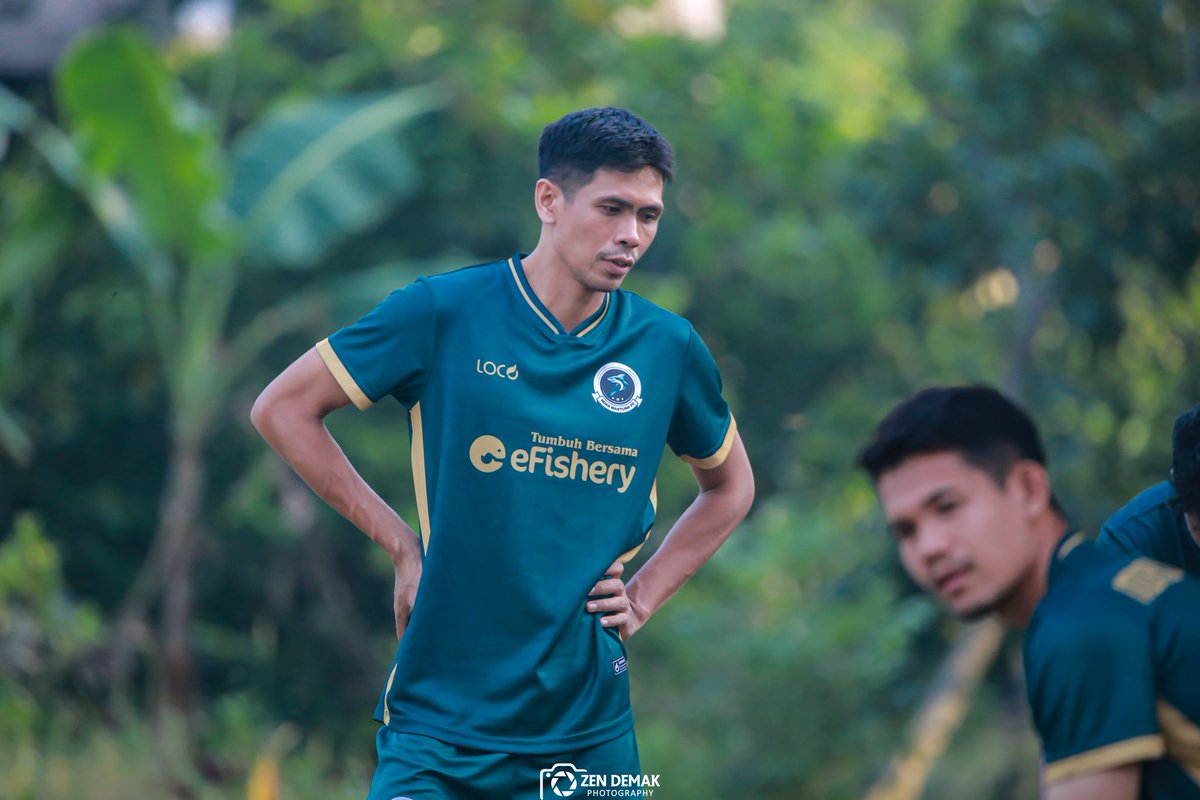 Kalo tech company lain sponsorin Liga 1 dan bahkan ada yang skala World Cup, di eFishery jadi sponsor klub bola tarkam pembudidaya kita di Demak, Ndas Manyung FC!

Sip, taun depan kita sponsorin Real Madrid ya. Nunggu Benzema buka kolam lele.