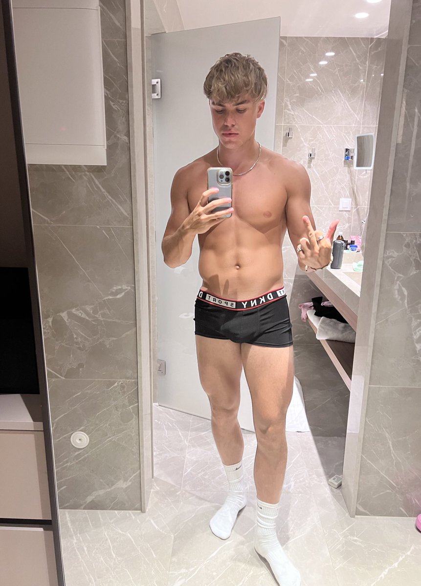 masterchad17's tweet image. RT if you love white socks🐷😜 #findom #cashmaster $erve $lave #paypig