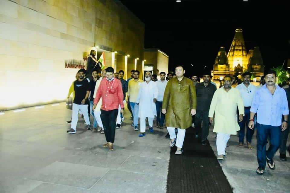 thisissanjubjp's tweet photo. आज काशी में बाबा विश्वनाथ जी का भव्य दर्शन करने का परम सौभाग्य प्राप्त हुआ l बाबा विश्वनाथ जी की शयन आरती में सम्मिलित हुआ। https://t.co/t4gpZPCXl7