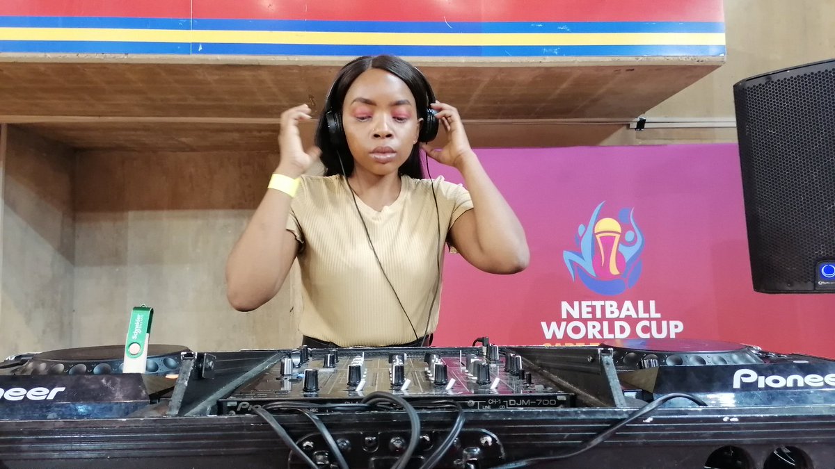 ttphonik_SA's tweet photo. Ms Flexible 9n the one's and two's
#NetballWorldCupQualifiers
#NetballWorldCuo2023
@My_SPAR @Netball_SA @SportArtsCultur https://t.co/8gDCX3MYFD