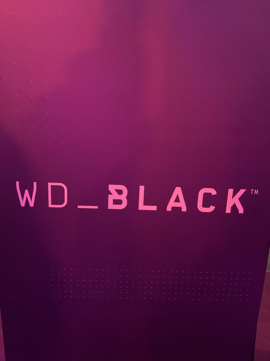 GENSS15's tweet photo. Gratis Goodies für ein Foto sind immer gut🤷🏽‍♂️
@wd_black https://t.co/tNrbRLZrBs
