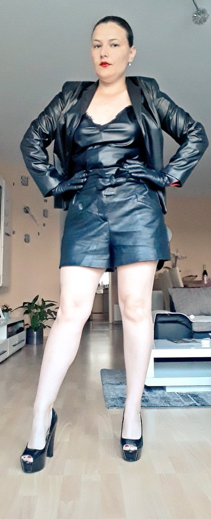 FetisLady's tweet photo. For a hot and sexy weekend. Your Lady loves you.🥰🥰🥰
https://t.co/EM77nHaXMo 💋💋💋 https://t.co/HPjBZzMGeo