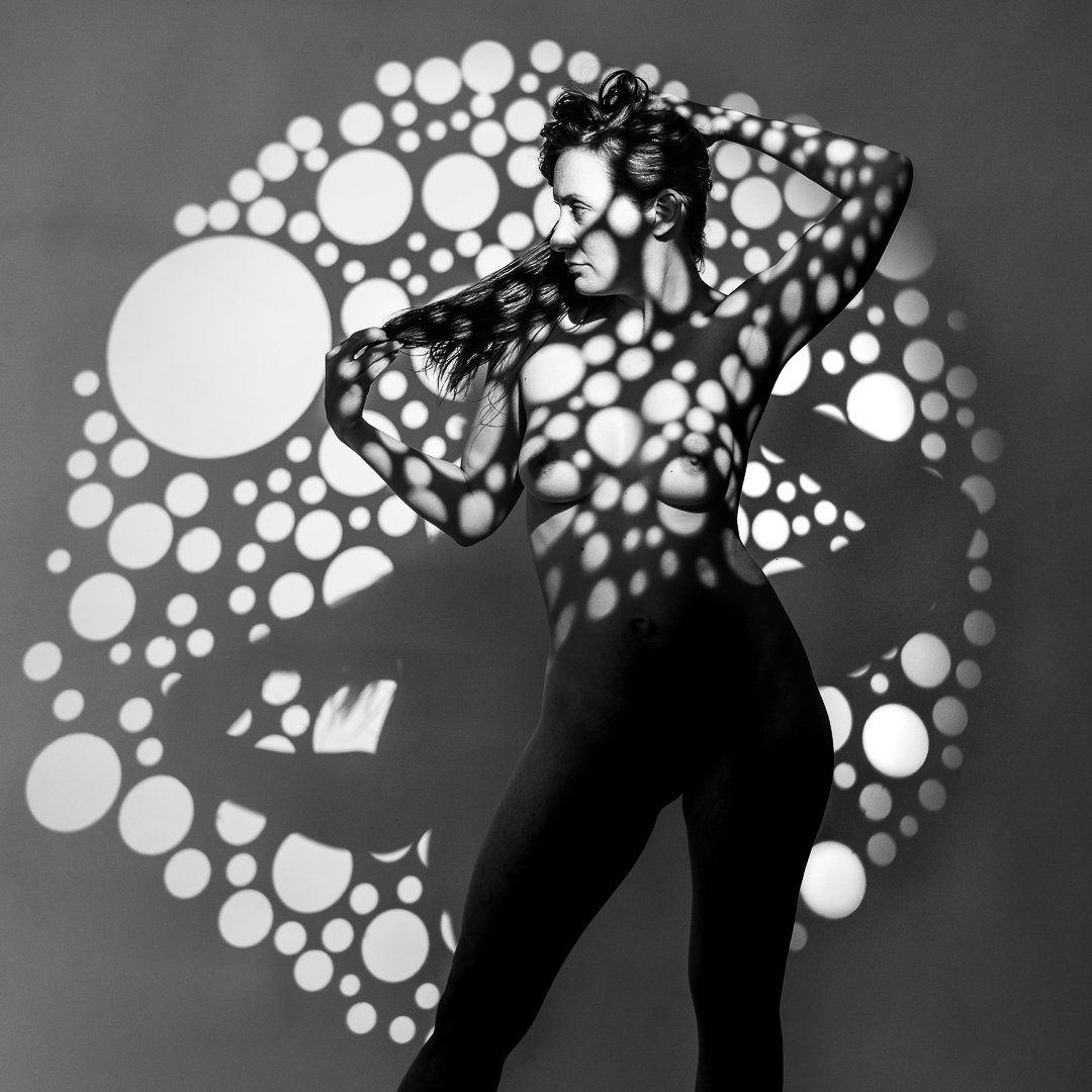 Sigyn_model's tweet photo. Bubbly.

Photo by MSphotography 

#ukmodel #ukphotography #blackandwhitephoto #gobolights #gobolighting #artnude #fineartnude https://t.co/jDOPrTZVW7