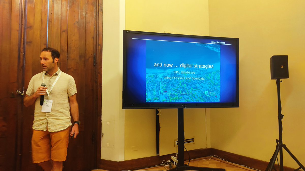 Plus là tweet media