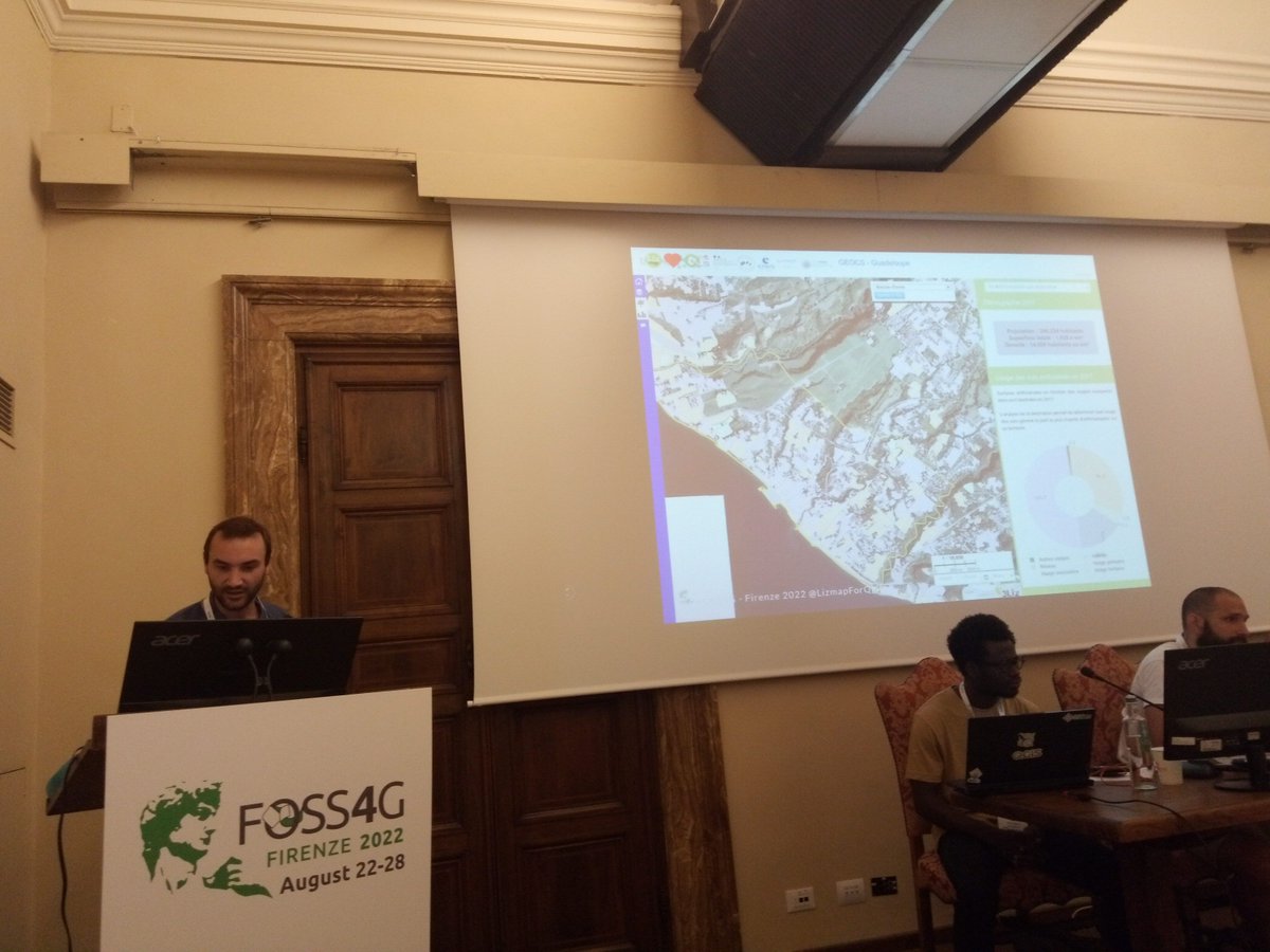 kimaidou's tweet photo. @NBoisteault @etrimaille @LizmapForQgis https://t.co/QSR3sFdIdA