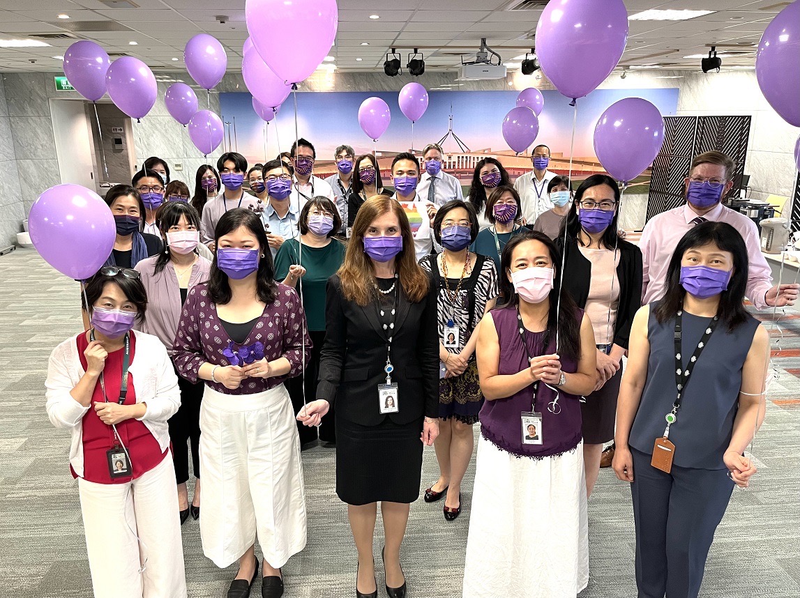 ANZChamTaipei's tweet photo. We are proud to stand alongside our colleagues at the Australian Office in Taipei for #WearItPurple to raise awareness and foster empowering, and inclusive environments for LGBTI+ young people! 🌈 https://t.co/QIPVPB6uUQ