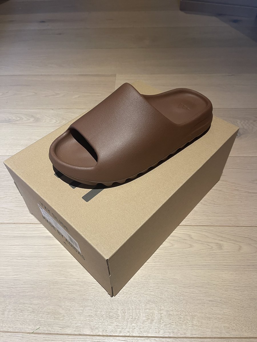 juul2404's tweet photo. First pair arrived @RaffleHiveIO @LazyMails @FlamingoProxies https://t.co/nMHb0MelNS