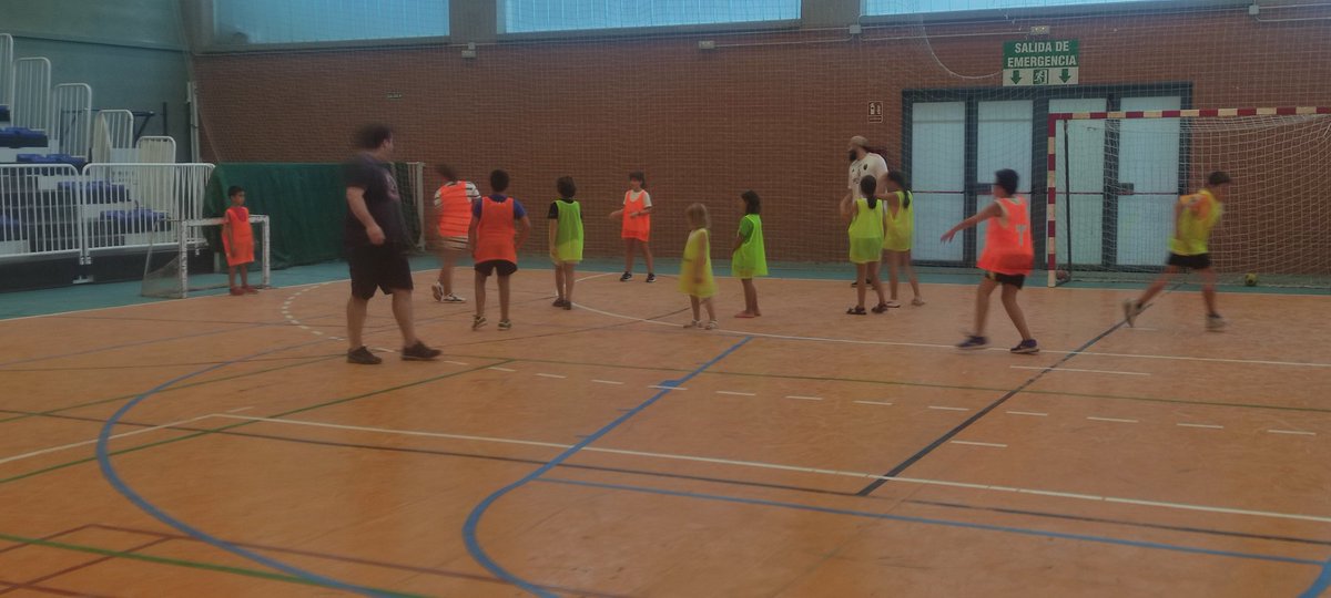 CBM_Aguilar's tweet photo. Exitosa la jornada de captación la de ayer con las jóvenes promesas y futuros amantes del  mundo del balonmano, quedando un segundo día de puertas abiertas para todo aquel que lo desee el próximo día 30 de agosto.
Te invitamos a participar de este bonito deporte!! https://t.co/2RFIyNmDG3
