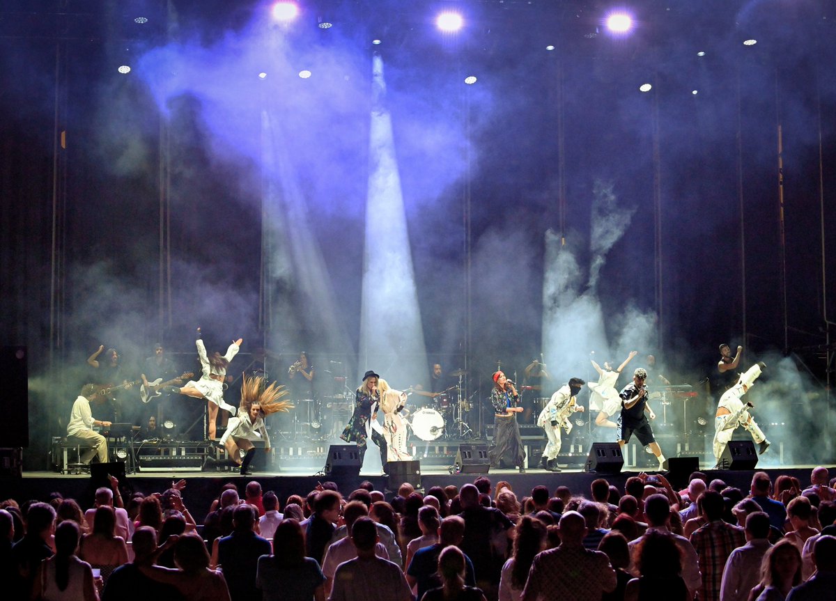 VivaLaFeriaAB's tweet photo. Extraordinario espectáculo el que anoche ofrecieron, en La Plaza de Toros de #Albacete, el gran tributo Gira Kiss FM 20 Aniversario #MECANOEXPERIENCE, ¡hasta la próxima, artistas! 💛 🎤
📸 #VisionPressAlbacete
#territoriomusical #tributomecano #albacete #visionpressalbacete https://t.co/4FoqZ6XqMo