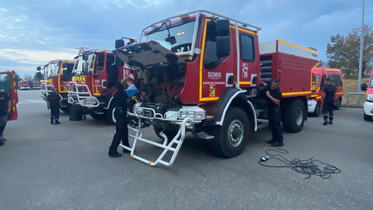 SDMIS69's tweet photo. [COLONNE SERA 1] 🔥

Départ ce vendredi matin du GIFF SDMIS pour la relève des équipes engagées depuis plusieurs semaines sur les feux de forêts en Girondes.

Les GIFF du @sdis01 , du @SDISsavoie et du @SDMIS69 qui forment la colonne de renfort de la zone Sud-Est « SERA 1 » https://t.co/mBxHPEnZvj