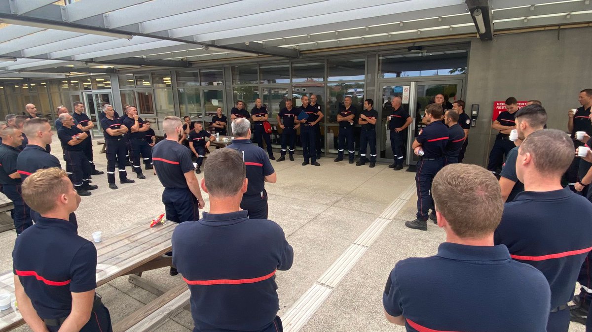 SDMIS69's tweet photo. [COLONNE SERA 1] 🔥

Départ ce vendredi matin du GIFF SDMIS pour la relève des équipes engagées depuis plusieurs semaines sur les feux de forêts en Girondes.

Les GIFF du @sdis01 , du @SDISsavoie et du @SDMIS69 qui forment la colonne de renfort de la zone Sud-Est « SERA 1 » https://t.co/mBxHPEnZvj