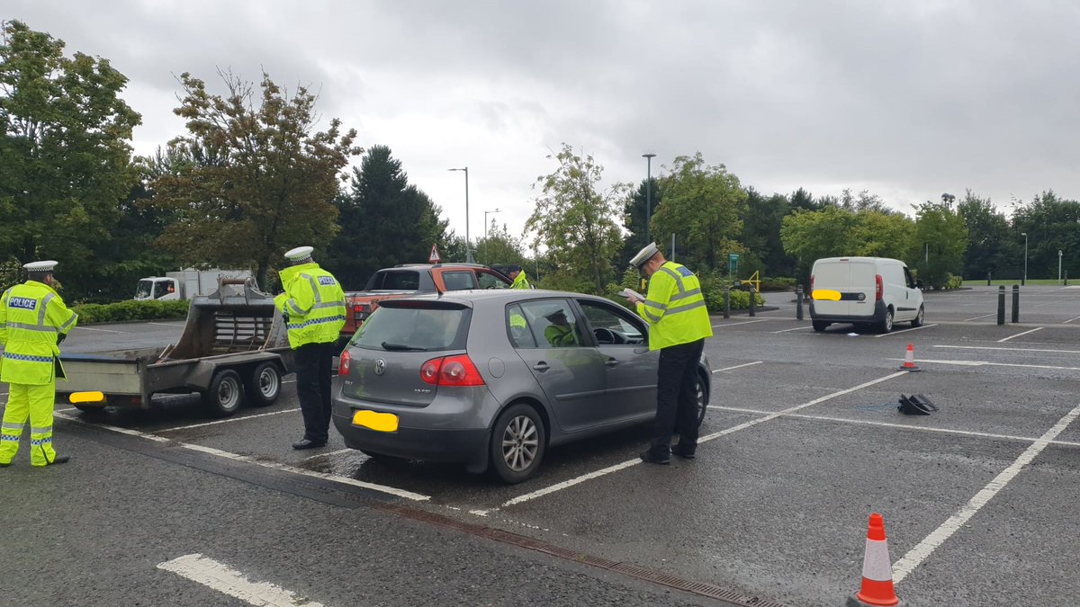 PSOSClackman's tweet photo. #FVRP along with #DVSA @ Operation Scrutinise in Alloa on Tuesday. 40 vehicles were stopped, checked for documentation and mechanical defects.  A number of VDRS  &amp; Fixed Penalty Tickets were issued, &amp; a vehicle seized for being driven without licence or insurance. https://t.co/i9TW78yn12