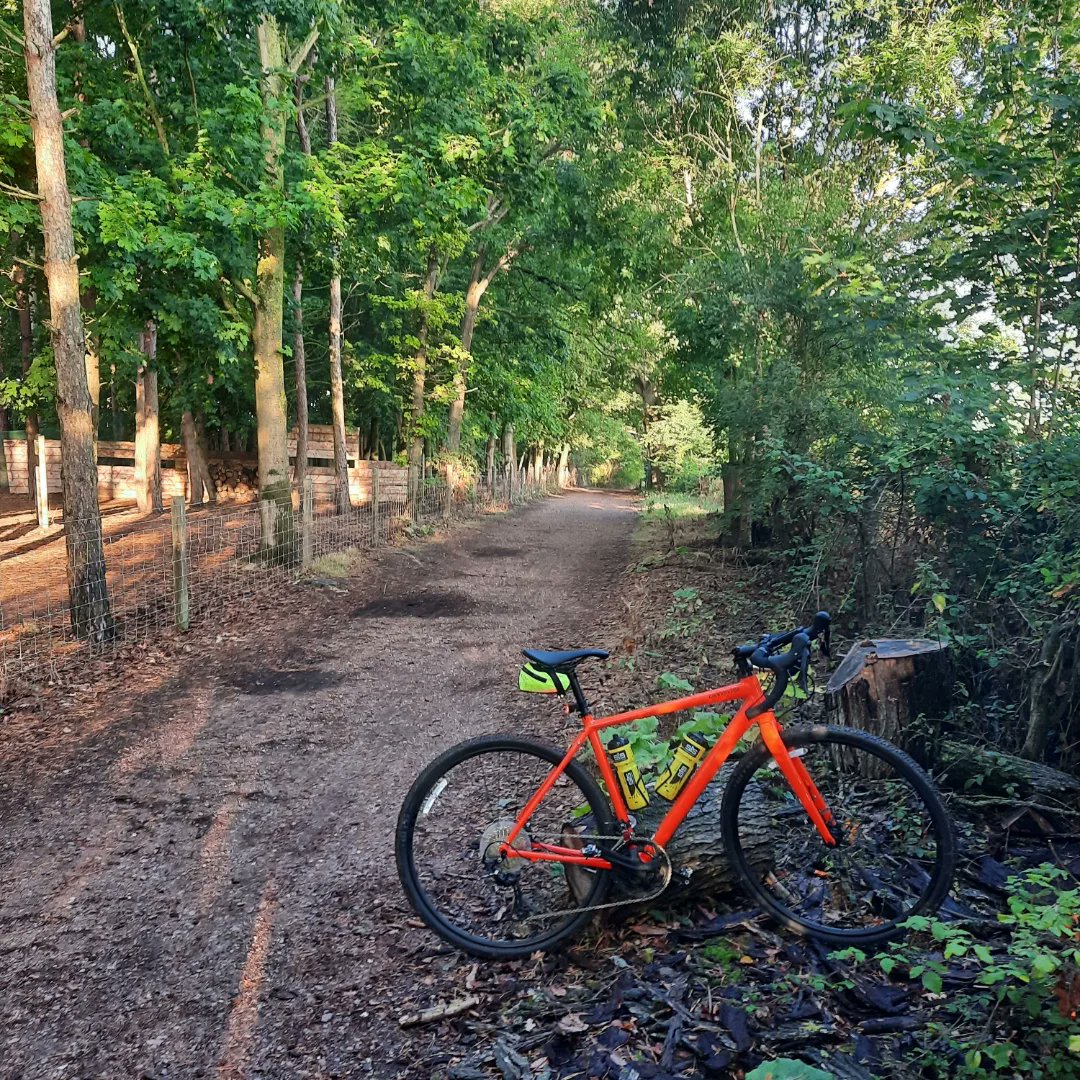 SteveGdfry's tweet photo. Atmospheric ride into work this morning. Sleeping Giants in the mist. Graffham Water in the fog.
Misty me. TOPSTONE1 and leafy lanes
@RideCannondale #Topstone1 @EvansCycles #gravelbikelife #gravelbike #lostlanes https://t.co/kkGkUMRVR3