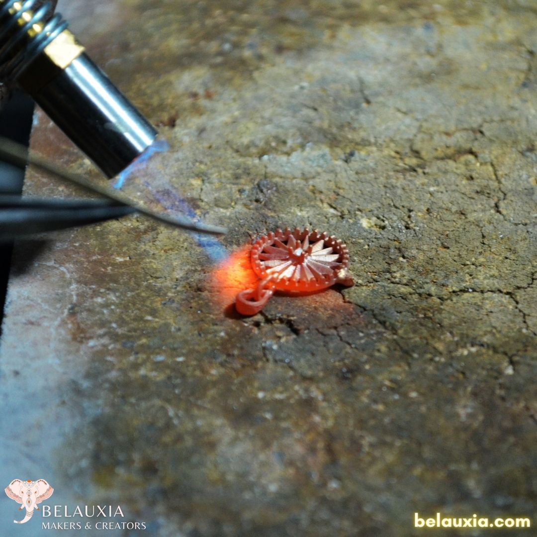 belauxia's tweet photo. Trust the process from start to end to make a fine piece of jewel.✨
In this post, we are showing how much rawness is there. Follow our upcoming tweets at @belauxia
 to know it's after "smithing"🔥 finishings!
#smithing #smithingjewellery #belauxia #instasmithy #tweet100 #retweet https://t.co/Mf0Ia6r8rm