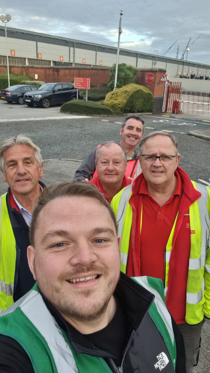 CWUnews's tweet photo. Manchester distribution are out ✊ #StandByYourPost https://t.co/0sSyqaUFLU