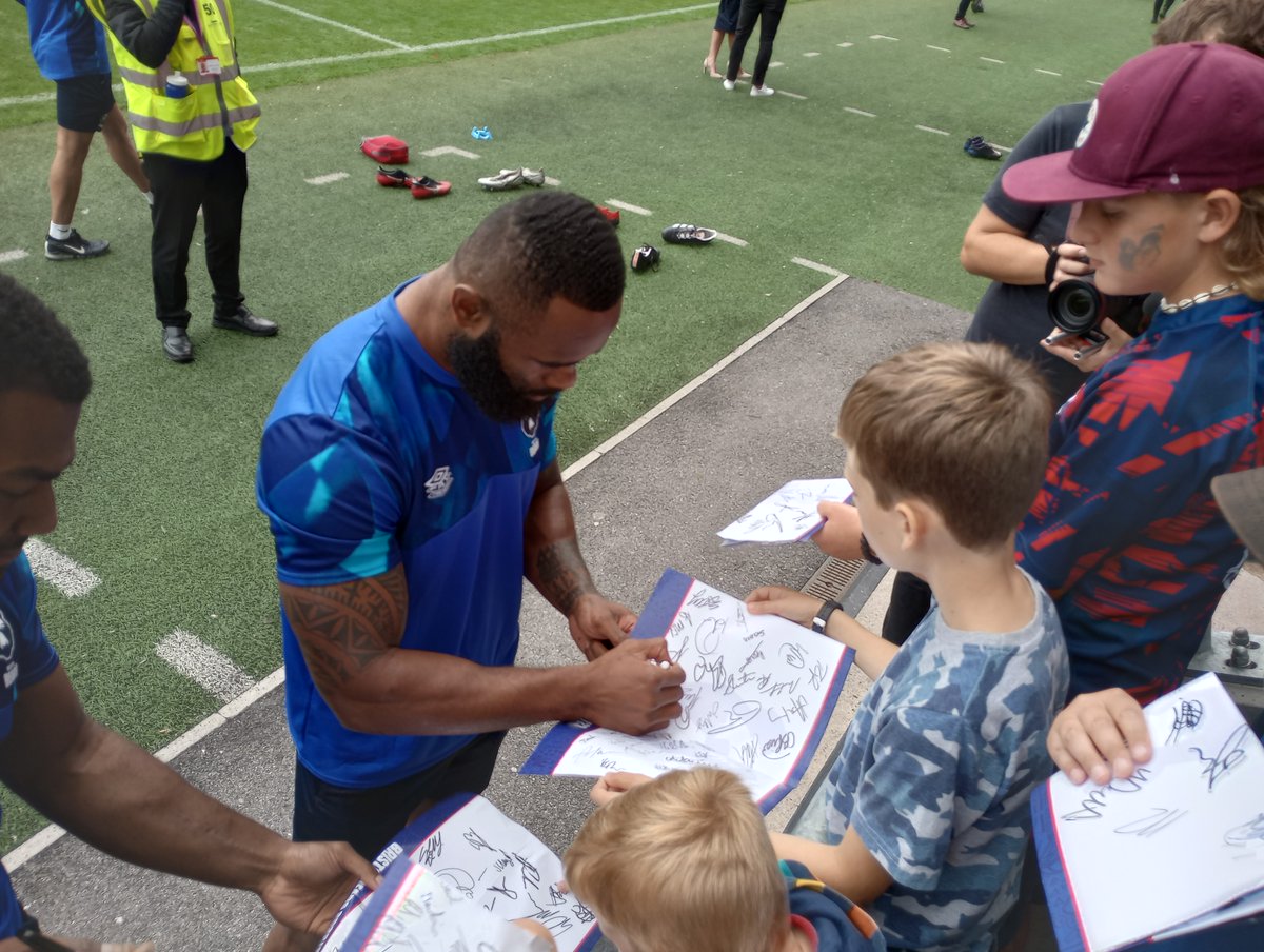financialscull's tweet photo. @BristolBears @radradra_semi @reachfeverpitch the players were all amazing, kids loved it, thanks to everyone! https://t.co/LR1WLFozBu