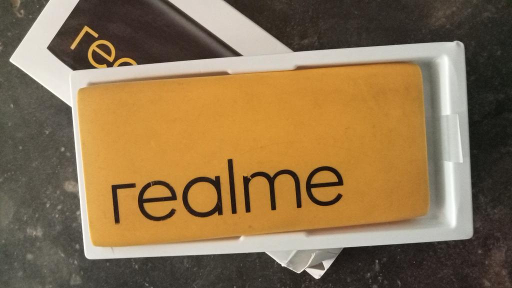 VishnuEditx's tweet photo. Hello @Flipkart @flipkartsupport @FlipkartStories  i ordered a realme 10000 mah power bank but i got already used old power bank .....why are cheating your customers like this..😔? Is this your business..? Please solve my problem... https://t.co/ZErgoqX9zf