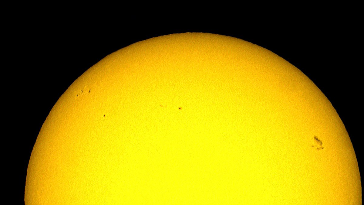 SVBONYsvbony's tweet photo. Happy weekend Everyone!
Captured a few images of the #Sun and #Sunspots.❤️
#SvBony SV503 ED80 f/7 #Refractor🔭
SV305 Image #Camera
📢🎁Hurry!Summer Sales Will be End.Three days only.
Thank Bill Collins for sharing.😊
https://t.co/9zJrRJIc7w #astronomy #ota #fixedstar #telescope https://t.co/t11jKIdXkZ