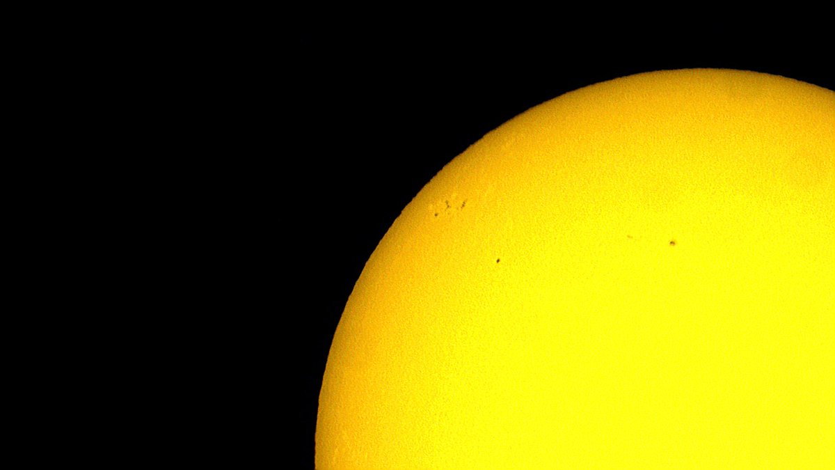SVBONYsvbony's tweet photo. Happy weekend Everyone!
Captured a few images of the #Sun and #Sunspots.❤️
#SvBony SV503 ED80 f/7 #Refractor🔭
SV305 Image #Camera
📢🎁Hurry!Summer Sales Will be End.Three days only.
Thank Bill Collins for sharing.😊
https://t.co/9zJrRJIc7w #astronomy #ota #fixedstar #telescope https://t.co/t11jKIdXkZ