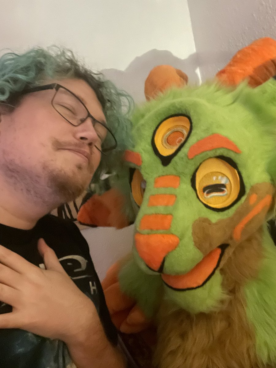 TheTigerTag's tweet photo. Don’t mind my wild hair, but I found two cuties at @juicyb0nes’s place! #Furry #FurryFandom #FursuitFriday #LatePost #BestFurryFriend #BFF https://t.co/AdP6PjYOeY