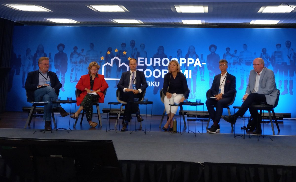 Puolustusyhteistyö tarvitsee rinnalleen Euroopan omaa toimijuutta. Puolustuksen työkalupakkia käydään läpi #Eurooppafoorumi paneelissa laajalla asiantuntemuksella.

"Jossain vaiheessa tullaan näkemään EU puolustusministerien neuvosto," povaa <a href="/EeroHeinaluoma/">Eero Heinäluoma</a>