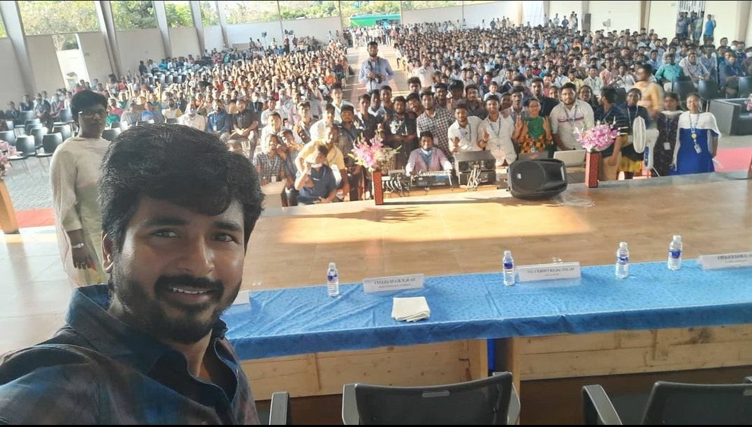 vimalraj9524's tweet photo. #PRINCE #Sivakarthikeyan Annan! 🔥 https://t.co/vVeYMAP7CW
