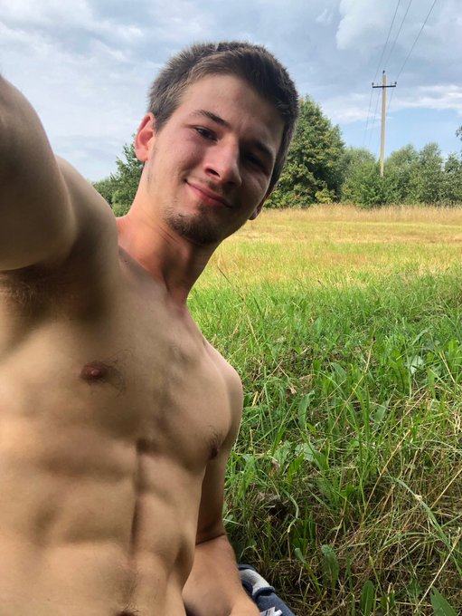 Вот и пятница&hellip; значит, вчера был #нюдсочетверг https://t.co/xuNdprd2ij