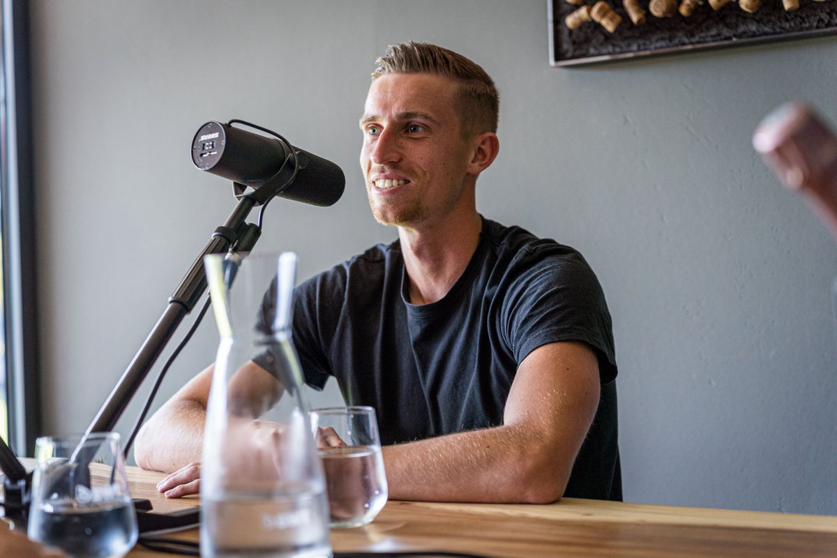 SV_Sandhausen's tweet photo. In der neuen Folge unseres Podcasts #echtundanders "Mit Nacho spazieren" spricht Arne #Sicker über seinen aktuellen Gesundheitszustand und den Geruch von Wasser, den er mit der Stadt unseres kommenden Gegners und seiner Heimat Kiel verbindet. ⚓️
#SVS1916 #WirEchtAnders https://t.co/Pb0BC2ZWh2
