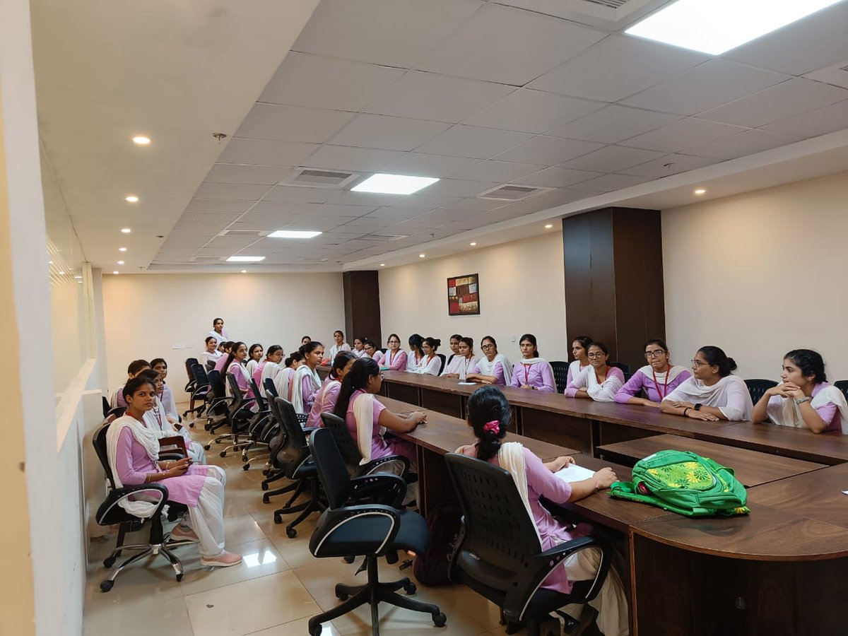 mannsakshi1's tweet photo. Government College of Nursing ,Safidon,Jind students gathered   at DMER office for
1)clinical posting 
2)stipend
3)transport facilities 
4) hostel refund 
@dmer @anilvijminister @cmohry @PMOIndia https://t.co/g5UT0ATuhB