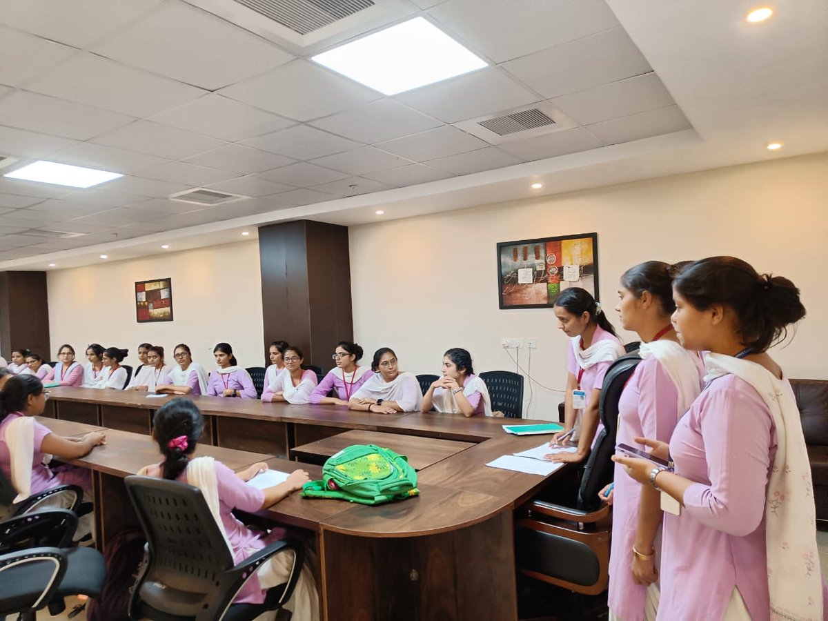 mannsakshi1's tweet photo. Government College of Nursing ,Safidon,Jind students gathered   at DMER office for
1)clinical posting 
2)stipend
3)transport facilities 
4) hostel refund 
@dmer @anilvijminister @cmohry @PMOIndia https://t.co/g5UT0ATuhB