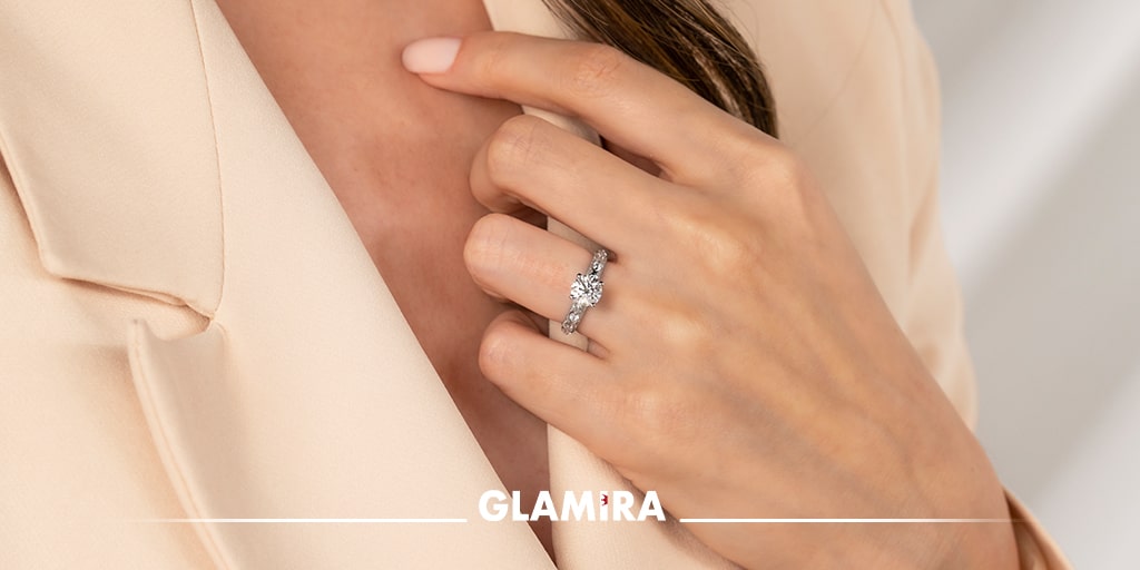 Timeless, chic, and romantic. Everything you would look for in an engagement ring. 

#ThisIsSoYou

glamira.shop/ring-ebonie