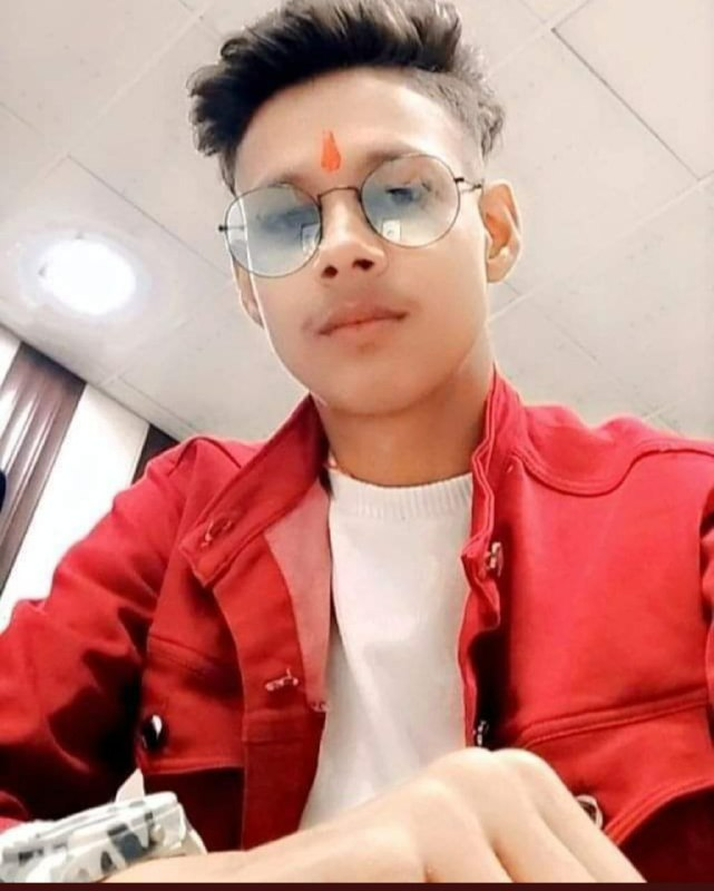 IAbhay_Pratap's tweet photo. Pizza delivery boy Sachin , 21, shot at by "Nadeem and Nayeem Khan" for refusing to accept torn Rs 200 note in Shahjahanpur.

Sachin fighting death in hospital https://t.co/bZz0Cn7ZT8