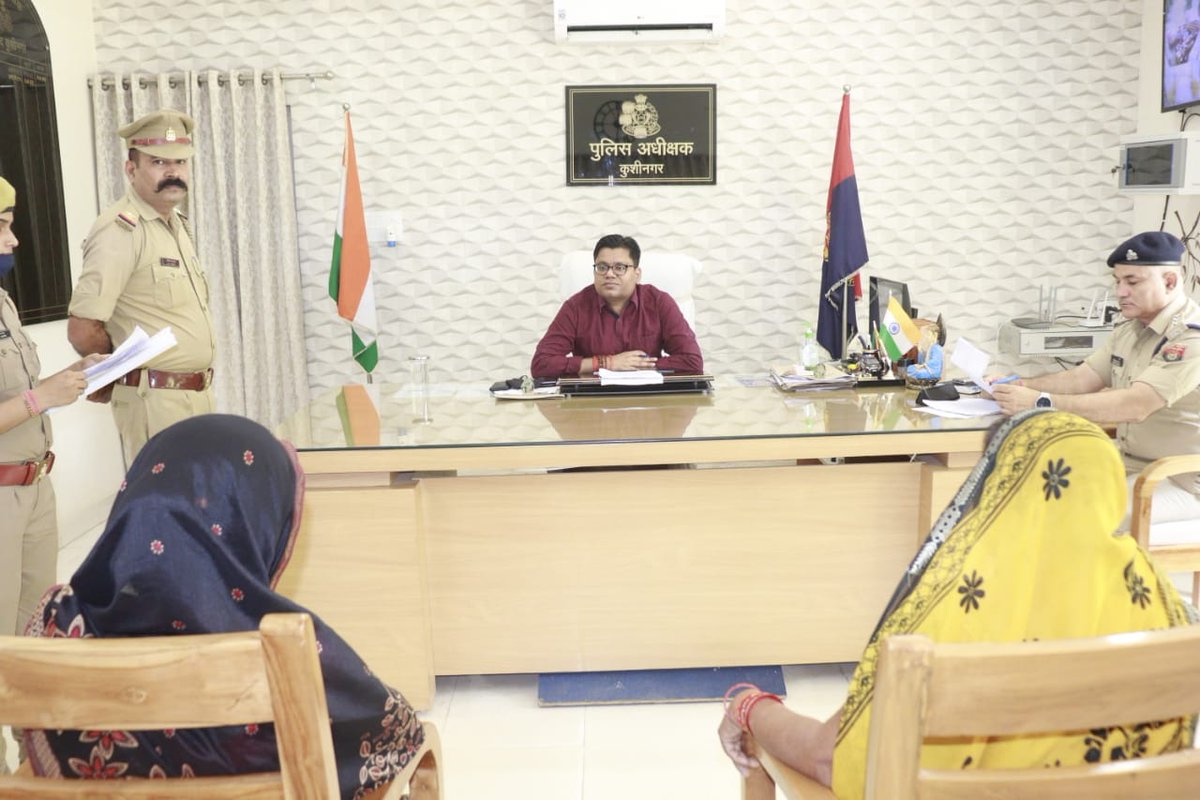 kushinagarpol's tweet photo. #SP_KSN
@dhawalips
द्वारा पुलिस कार्यालय में जनता की समस्याओं को सुना गया तथा गुणवत्तापूर्ण एवं समयबद्ध निस्तारण हेतु सम्बन्धित को निर्देशित किया गया। #Kushinagar  #uppolice https://t.co/bFFTwqNshi