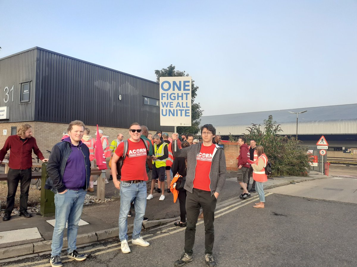 UcuCrc's tweet photo. Showing Solidarity at the @CWUnews picket line in Cambridge with @ArtistsUnionE  @camstuc @ACORNunion @CambsUnite We All Unite #StandByYourPost #supporttheposties https://t.co/9xXLwjcZ1W