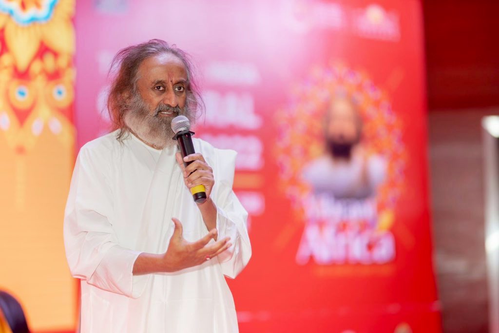 Gurudev's tweet image. As an ode to the culmination of the #VibrantAfrica tour the Hon. President &amp;amp; Cultural Ministry meticulously organized a cultural evening in Tanzania. A spectacular mix of Indian &amp;amp; African dances, followed by meditation was experienced by the thousands gathered.