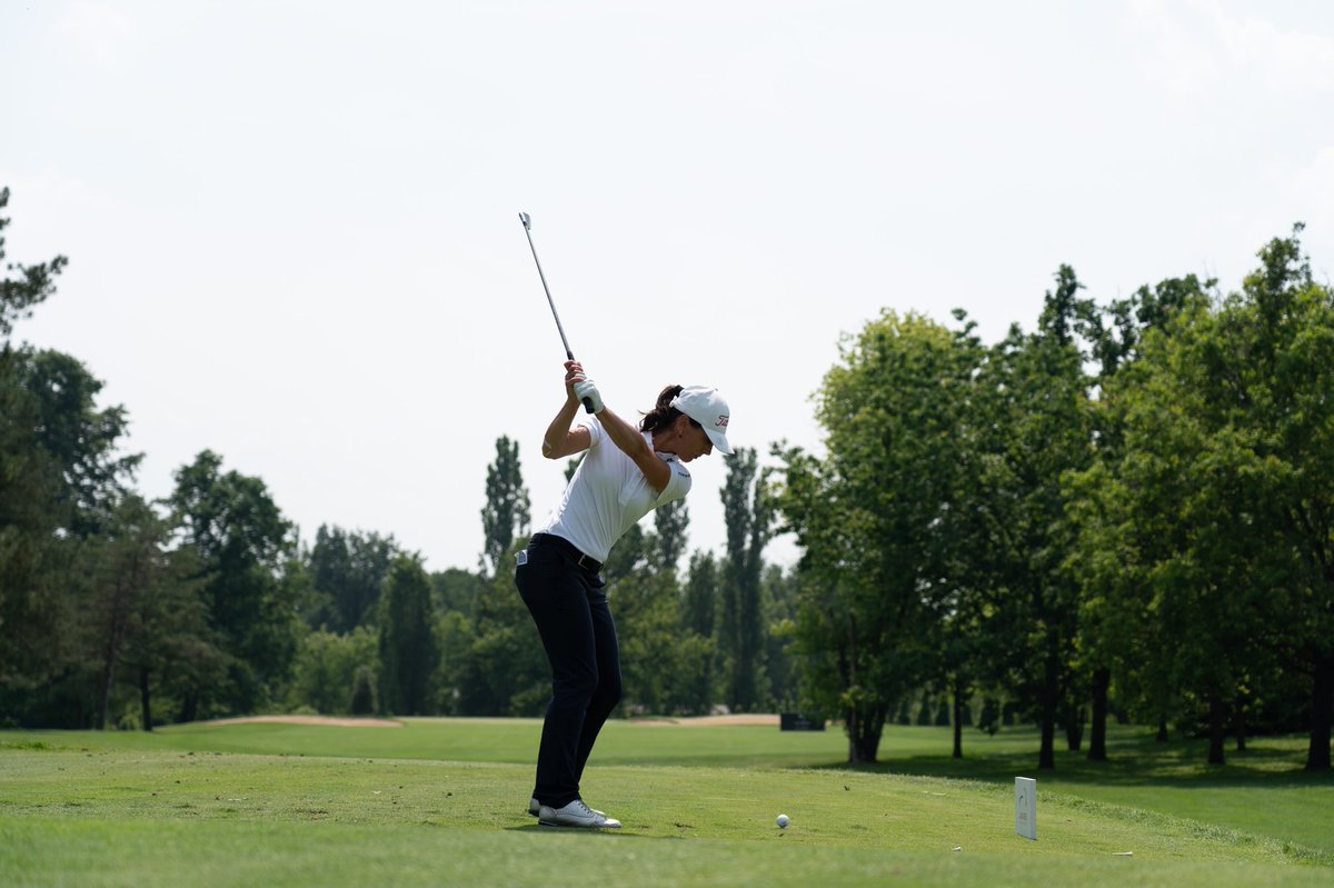 FederGolf's tweet photo. ๐ U.S. Senior Women's Open
Si รจ concluso il primo giro in Ohio. In vetta alla classifica cโรจ ๐บ๐ธ #Green con -5. La seguono ๐ธ๐ช #Nilsmark e ๐บ๐ธ #Lindley (-4).
๐ฎ๐น #Croce, unica azzurra in gara, รจ 20/a (+2). https://t.co/LhtSqDemrO