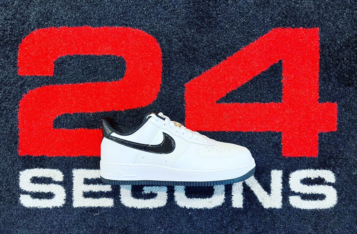jordilopez__'s tweet photo. 🔊‼️NEW ARRIVALS‼️
@nikebasketball AIR FORCE
En @24Segons Gran Canaria The 🏛
En el @cc7palmas
#24Segons
#basketball https://t.co/v9xRpVOp1q