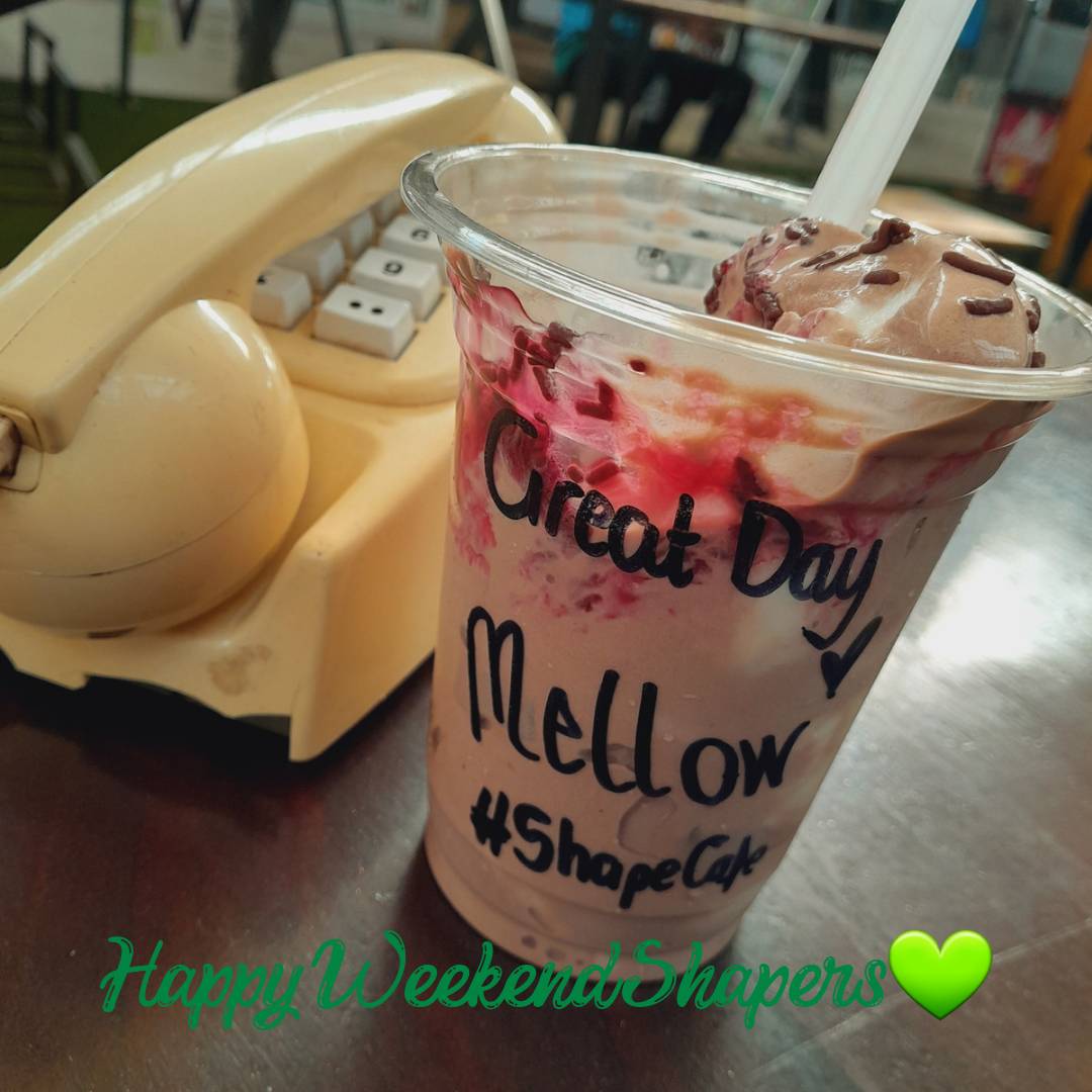 shape_cafe's tweet photo. The weekend has called and we wish you a safe and mellow weekend💚
#shapecafe💚
#weekend
#creaminess
#icecream https://t.co/Hplha3SHGD
