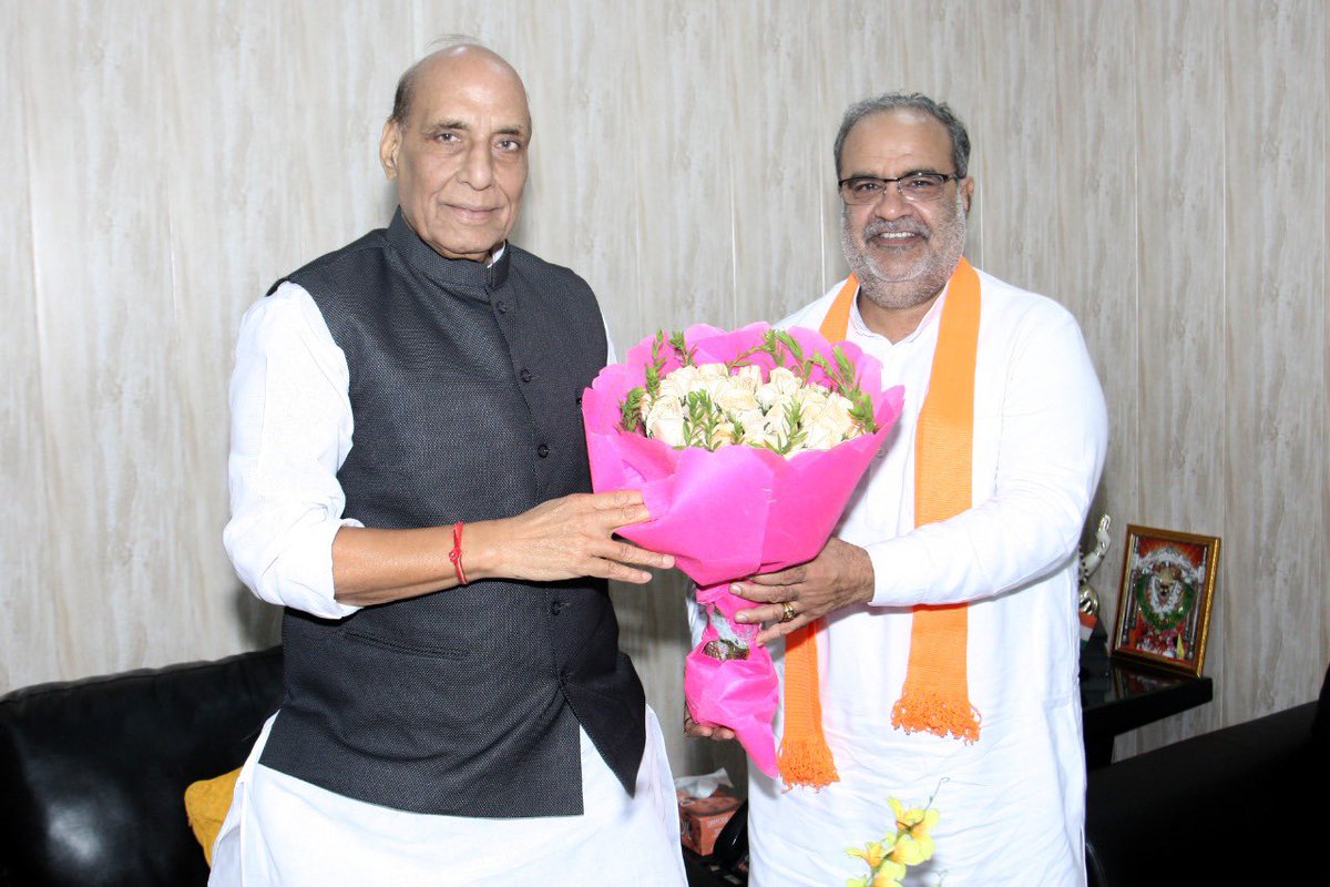 Bhupendraupbjp's tweet photo. आज नई दिल्ली में देश के यशस्वी रक्षा मंत्री आदरणीय श्री @rajnathsingh जी से शिष्टाचार भेट कर आभार प्रकट किया। https://t.co/256ArdSIb8