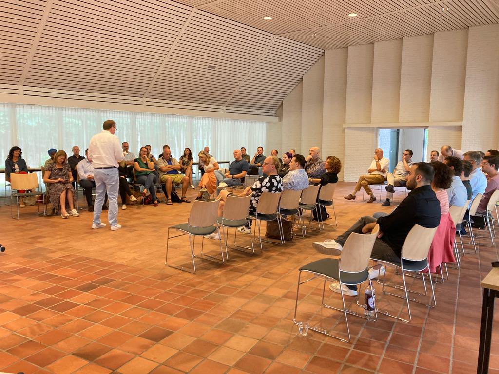 Vandaag spreekt <a href="/RaadVeenendaal/">Raad Veenendaal</a> samen met het college en de ambtelijke organisatie verder over bestuurlijke samenwerking.  #VeenseRaadsconferentie #Raadsakkoord #SamenWerkenInVertrouwen