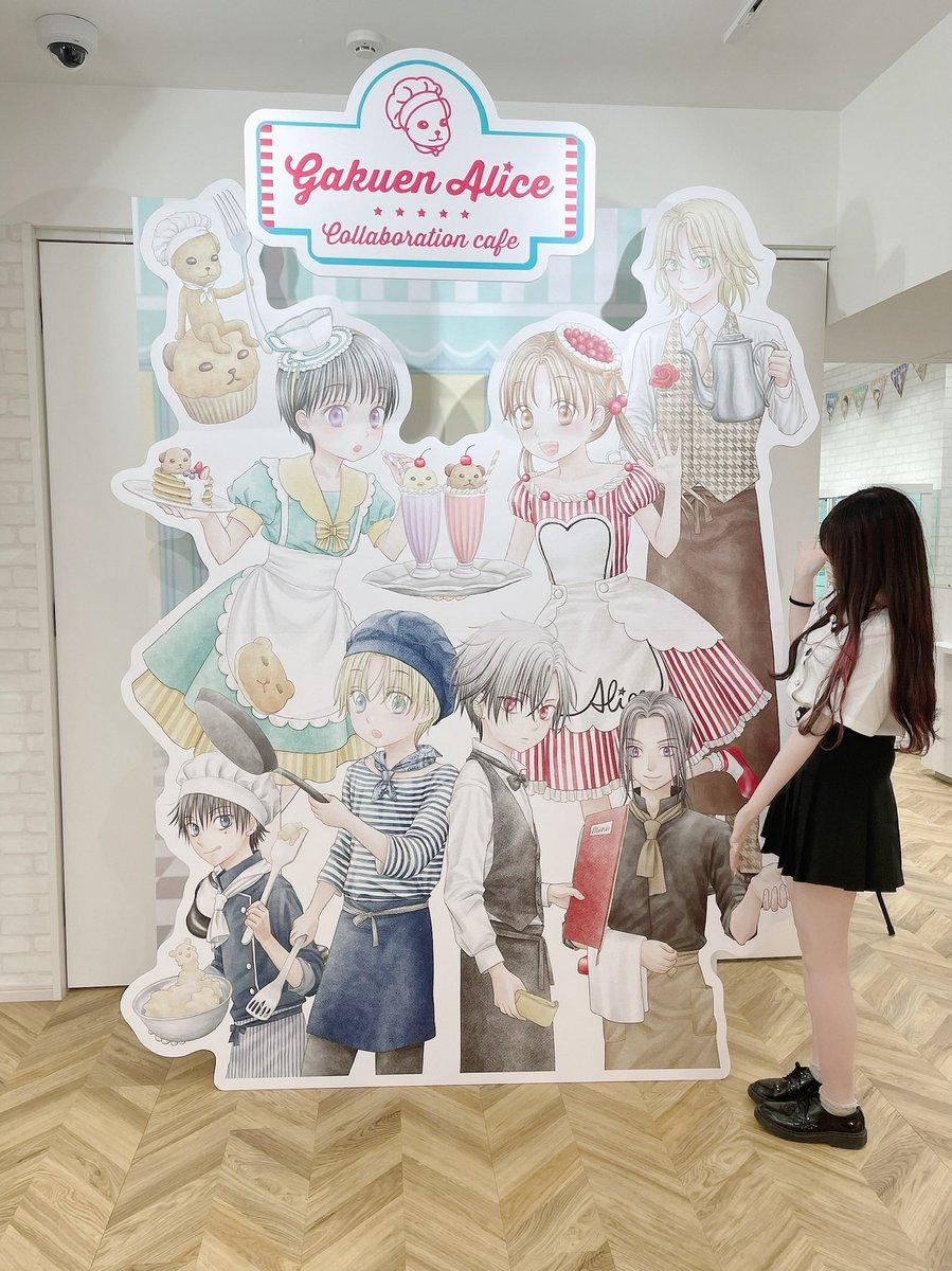1121_yuzuka's tweet photo. #学園アリスカフェ

学園アリスカフェ行ってきた！！！
可愛いやろ🥺💖
このためにバイト頑張った🐤
また行きたい🫶🏻🤍

アクスタコンプリートした！👍🏻
破産しちゃうー！！！ https://t.co/CXNBwANeA5
