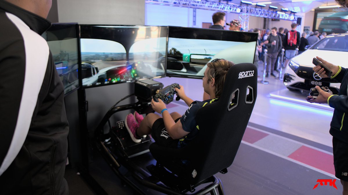 We are enjoying this view😊

The Sim racing section is booming on a Friday morning. 

Tickets are still available!😉

🎫bit.ly/3TaqUF2

#PlaySeriously