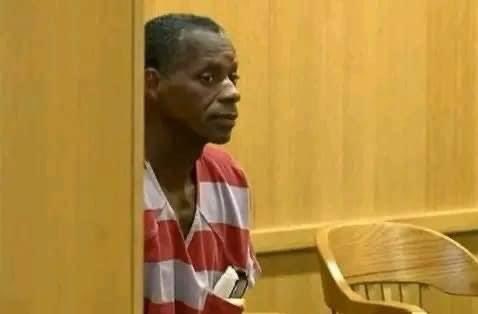 USA🇺🇸
Arrêté en 1983, alors qu’il n’avait que 22 ans, Condamné à vie pour avoir volé 50$ (dollars) à l'époque, l'homme était libéré en 2019 après 36ans de prison 😭