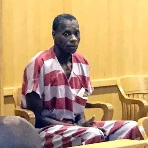 AmouriJoker's tweet photo. USA🇺🇸
Arrêté en 1983, alors qu’il n’avait que 22 ans, Condamné à vie pour avoir volé 50$ (dollars) à l'époque, l'homme était libéré en 2019 après 36ans de prison 😭 https://t.co/3KpAG5Yg4X