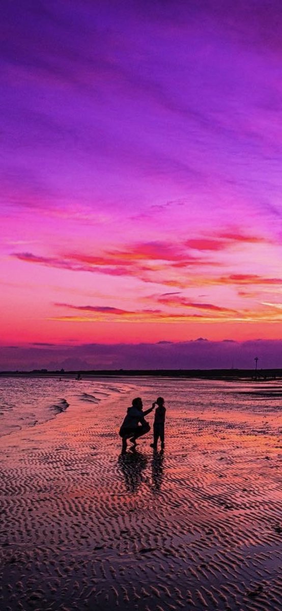 danwardle881's tweet photo. @CarsonM_Photo Dad comforting daughter
Dad and daughter watching sunset https://t.co/4J8LRazYLe