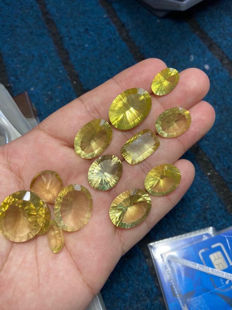 folkertreasure's tweet photo. Beautiful lazer cut lemon quartz 1000 carats
Sizes :- 6 ct up to 20 ct
1000 carats available and minimum order is 100 carats
#lemongems #gems #gemstone #jewelry #boutique #losegems #wirewrappedjewelry #wirewrapping #wirewrap #lemonstonejewelry #leomnquartz #citricutgems https://t.co/hEt5kSnJzJ