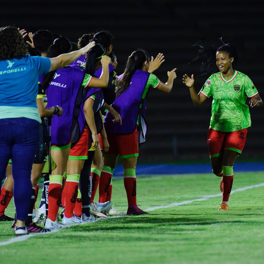 iDiskiTimes's tweet photo. 𝗜𝗡 𝗠𝗘𝗫𝗜𝗖𝗢 🇲🇽

🇿🇦 Jermaine Seoposenwe scored two minutes into her debut for @FemenilFcJuarez to hand her new side a 1-0 win against previously unbeaten Chivas. 🔥🔥🔥 https://t.co/l24syrMze1