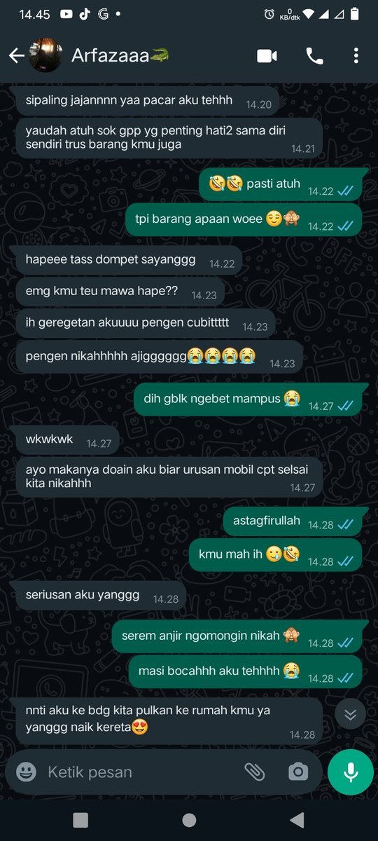 ffffaaaaaaaaa1's tweet photo. Random bgt apa emng ngelantur nii cht bangun tdur 😐 https://t.co/Dbq9q4wS7R