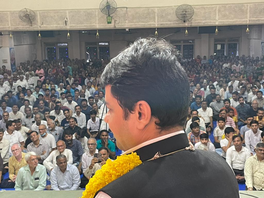 adv_ravivyas's tweet photo. कल मीरा रोड में बी ए पी एस स्वामीनारायण मंदिर में पंचदिवसीय संगीतमय भागवत पारायण में कथा श्रवण और दादर से पधारे कोठारी स्वामी के आशीर्वाद प्राप्त कर के परम सुख की अनुभूति प्राप्त की।
#AdvRaviVyas #MBMC #BJPMiraBhayandar #BJPZillaPresident #BAPS #swaminarayanmandir #kothariswami https://t.co/WmnR59ykxI